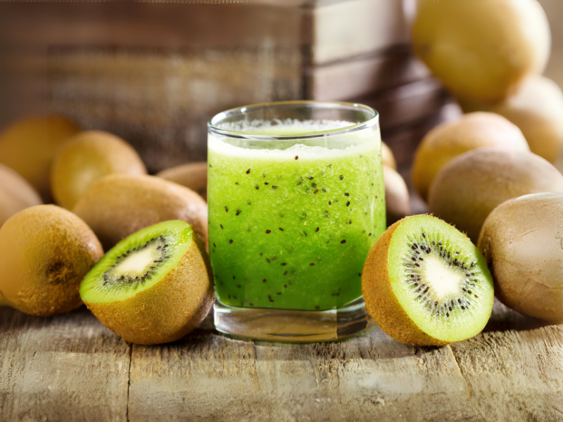 Những loại quả giúp cơ thể ngăn ngừa mất nước trong ngày nắng nóng qua kiwi 1